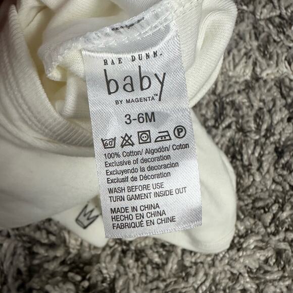 Rae Dunn Hello World Onesie Bodysuit Hat Set Baby Boy Girl 3-6 Months - Picture 6 of 6